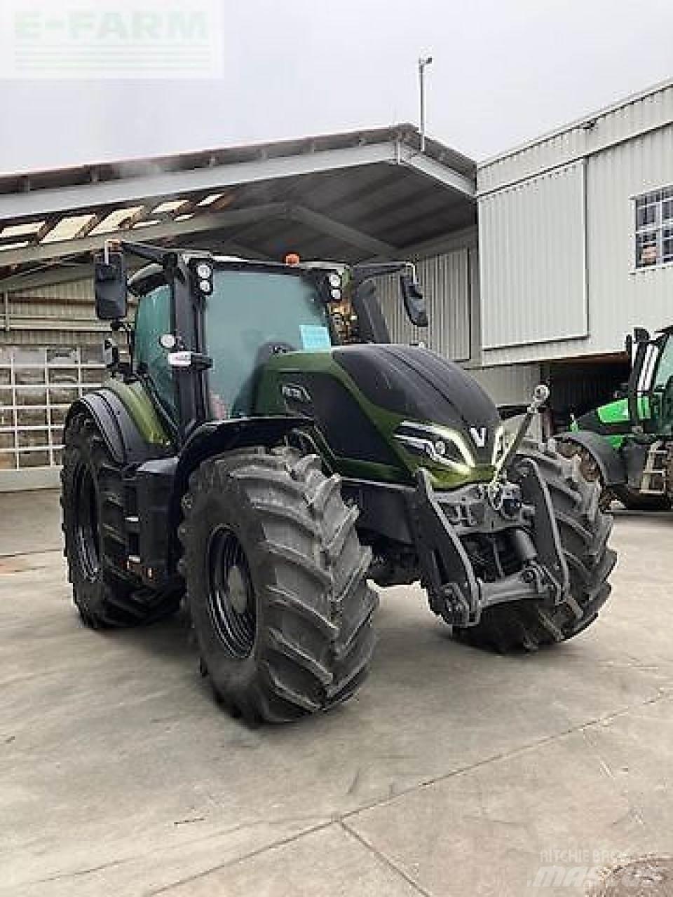 Valtra q305 Traktory