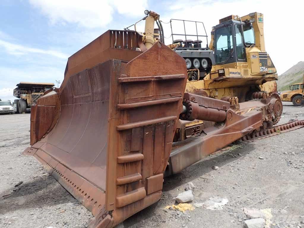 Komatsu D 575 A-3 Pásové dozéry