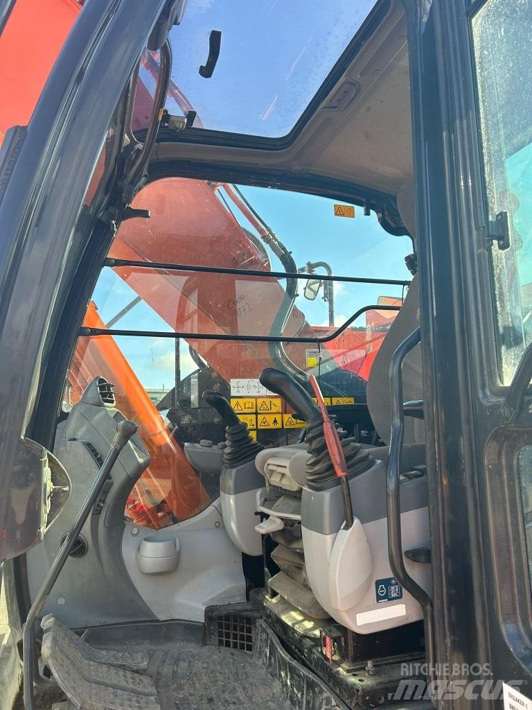 Hitachi ZX225 USLC-6 Pásové rýpadlá