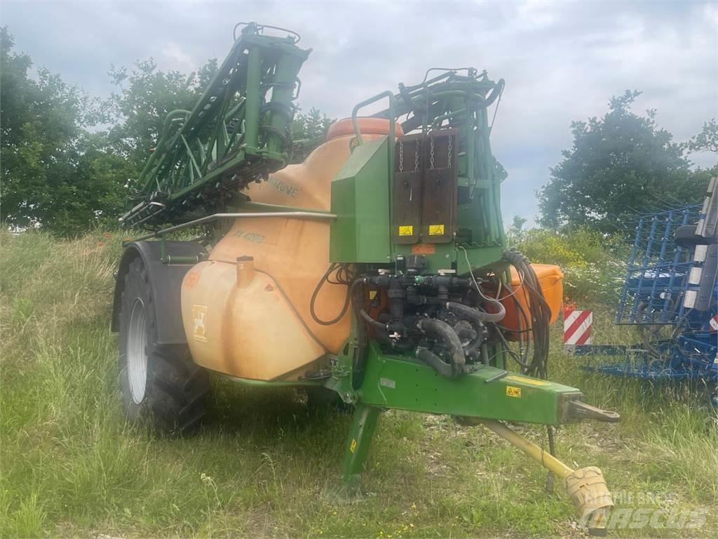 Amazone UX 4200 Ťahané postrekovače