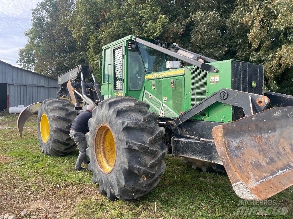 John Deere 748 H II Lesné traktory