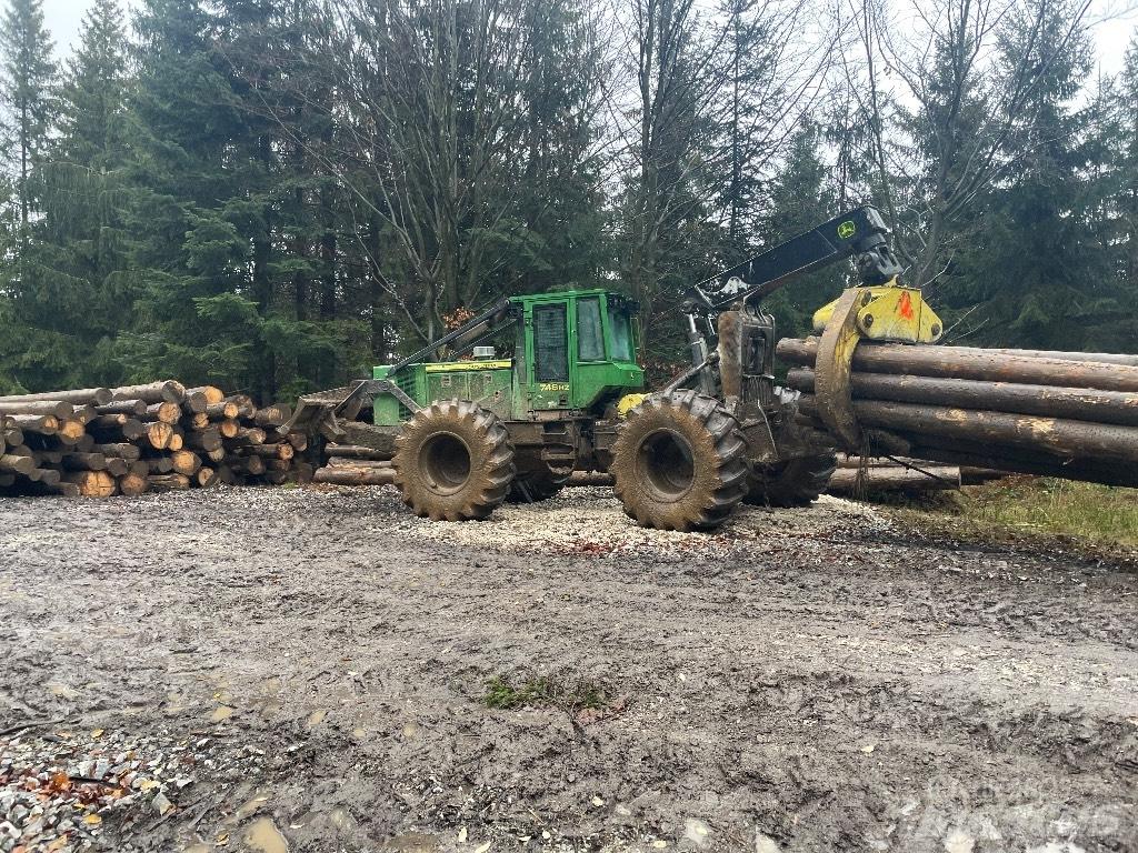 John Deere 748 H II Lesné traktory
