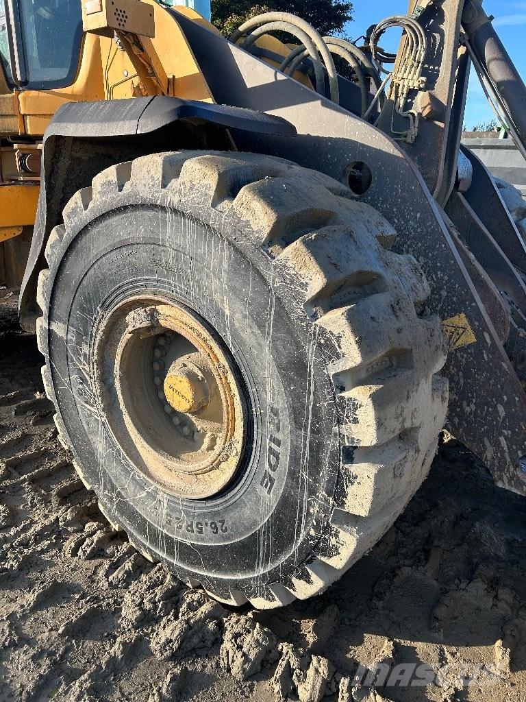 Volvo L180 Kolesové nakladače