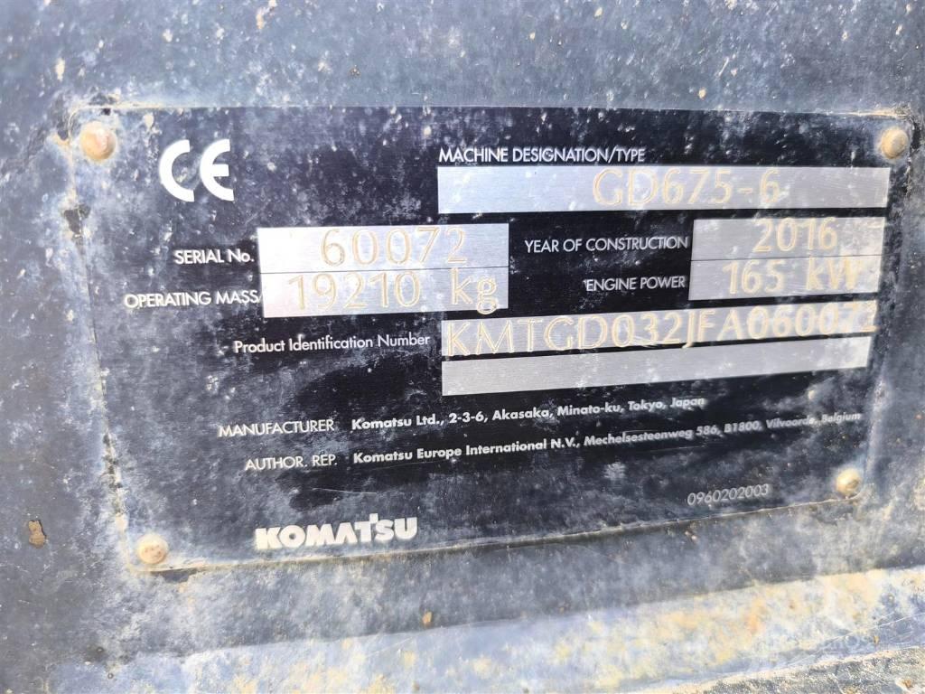 Komatsu GD 675-6 Grejdery
