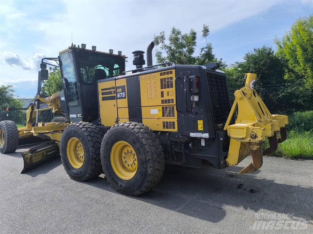 Komatsu GD 675-6 Grejdery