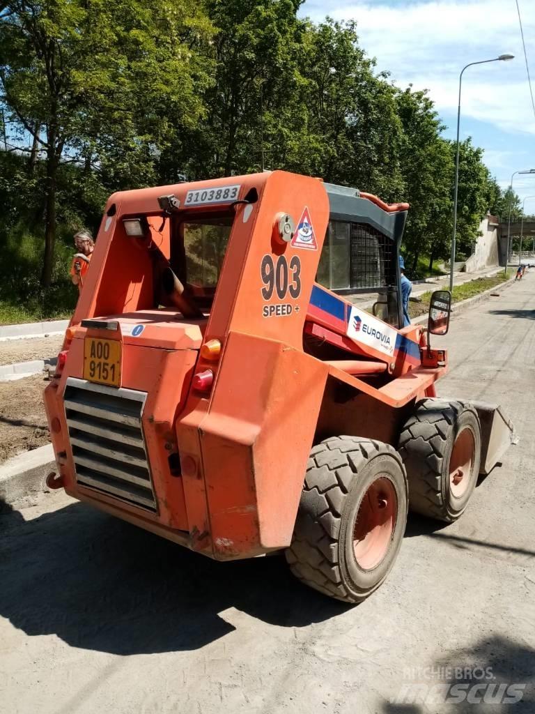 Locust L 903 SPEED Šmykom riadené nakladače