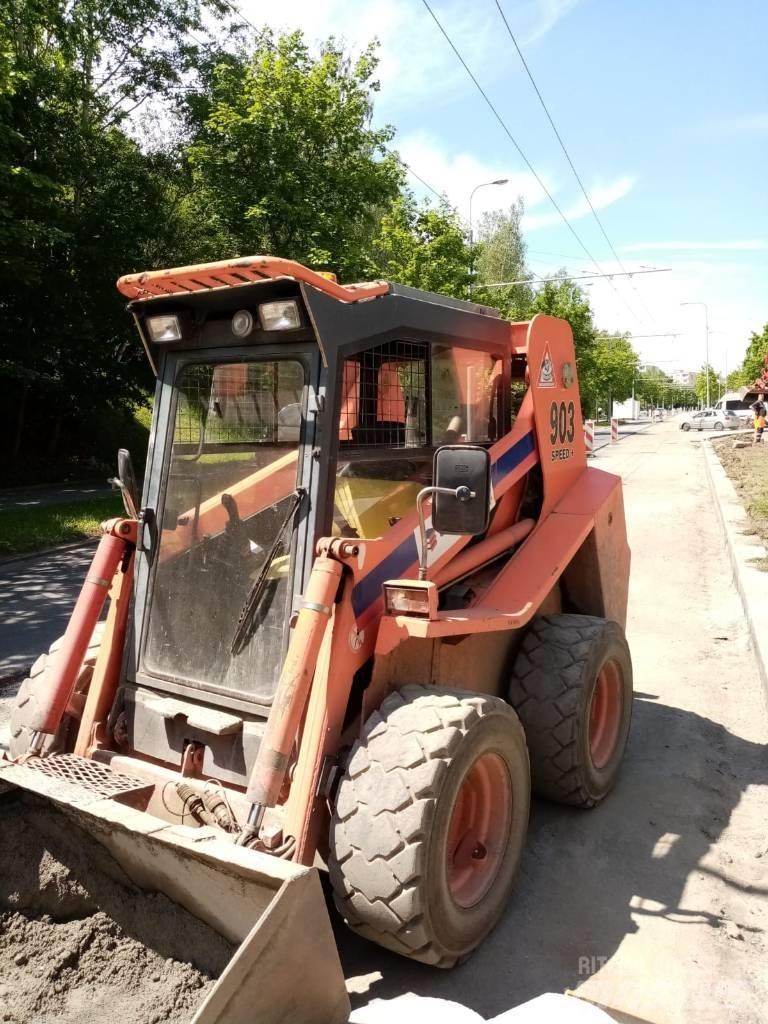 Locust L 903 SPEED Šmykom riadené nakladače