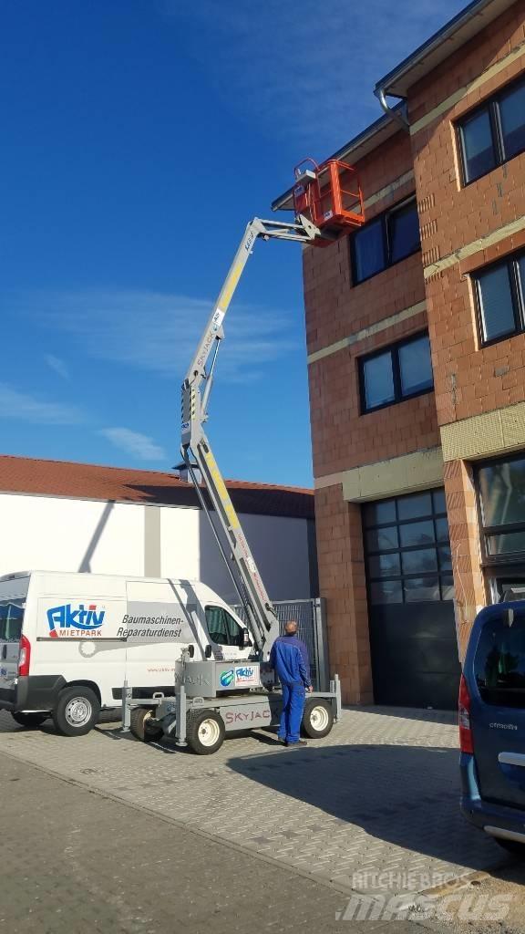 SkyJack SJKB 12 Kĺbové plošiny
