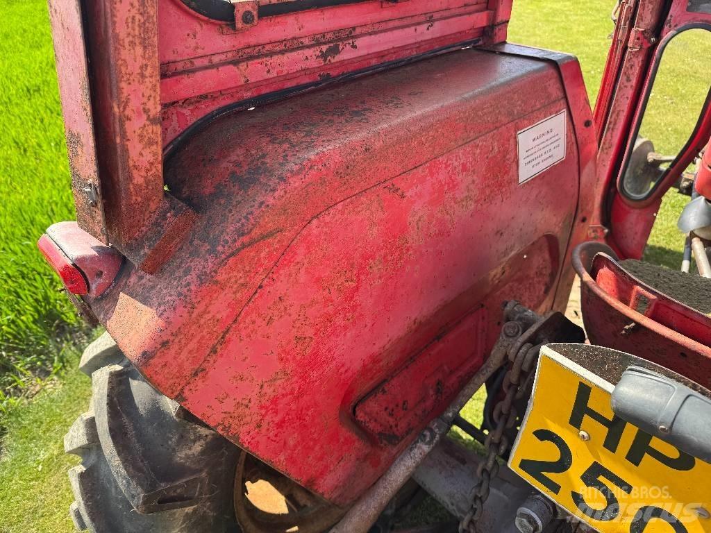 Massey Ferguson 135 Traktory