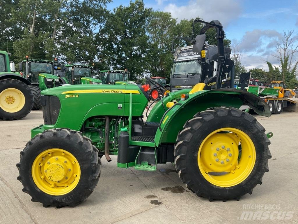 John Deere 5050E Traktory