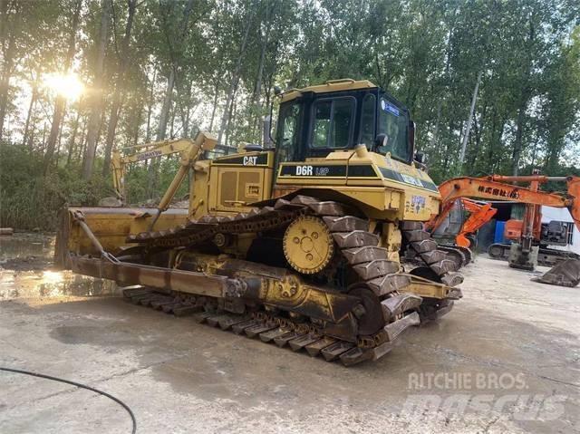 CAT D 6 R Pásové dozéry