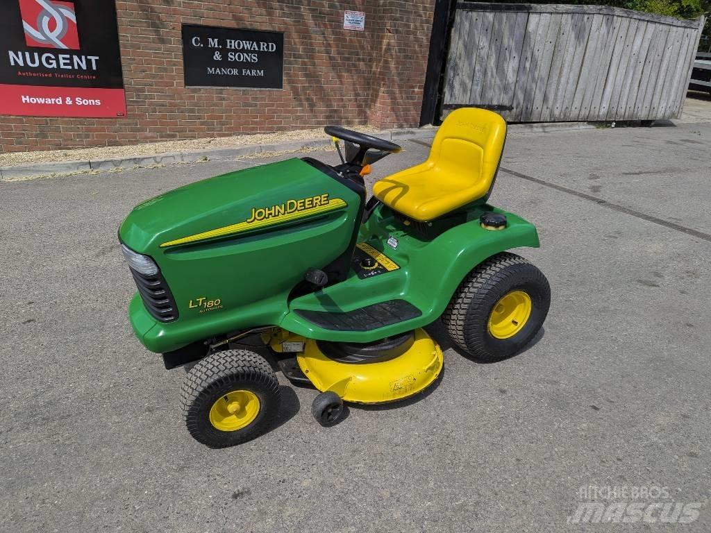 John Deere LT 180 Samochodné kosačky