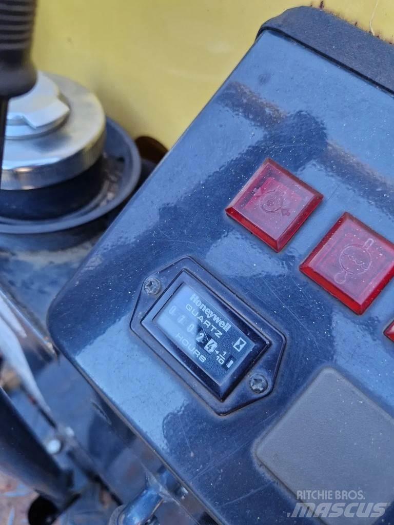 Yanmar C12R-B Pásové sklápače