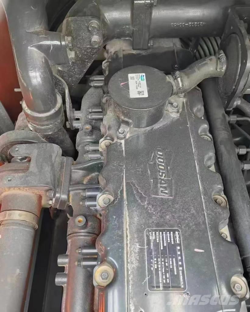 Doosan DX 220 Pásové rýpadlá