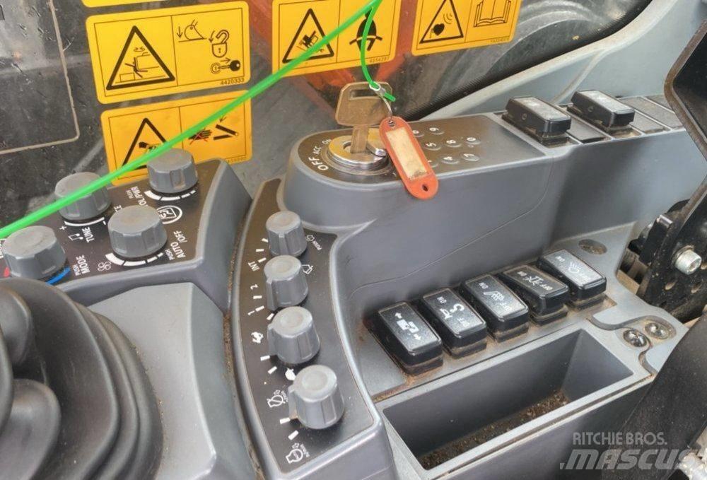 Hitachi ZX 300 LC-7 Pásové rýpadlá