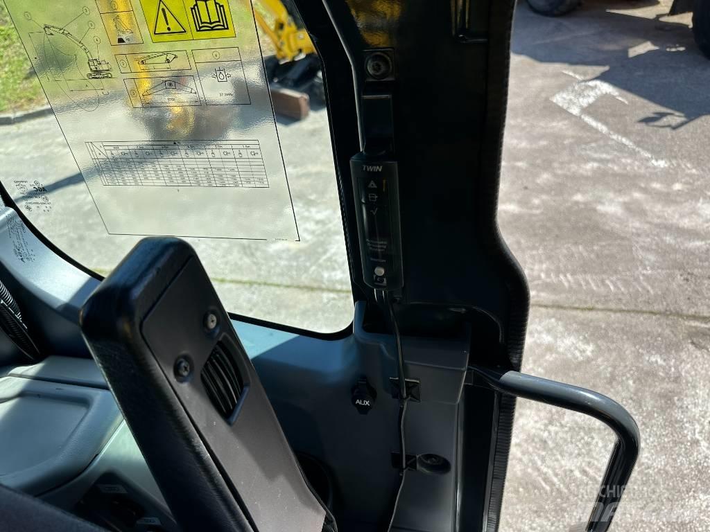 Komatsu PC210LCi-11 Pásové rýpadlá
