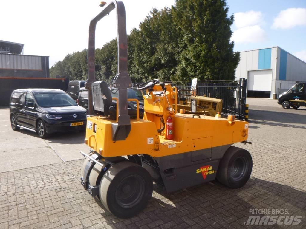 Sakai TS160-2 Pneumatikové valce