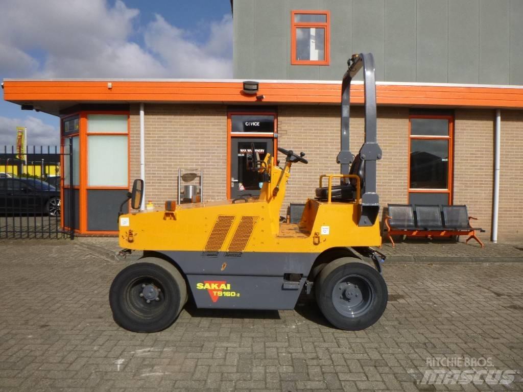 Sakai TS160-2 Pneumatikové valce
