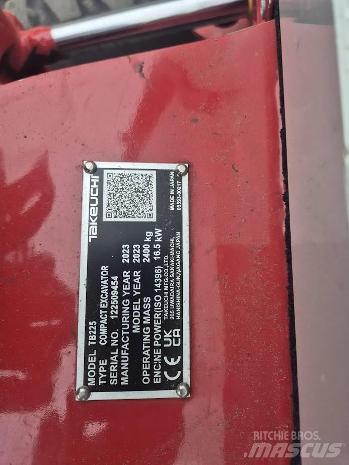 Takeuchi TB 225 Mini rýpadlá < 7t