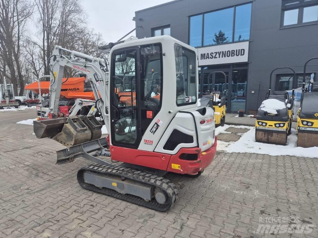 Takeuchi TB 225 Mini rýpadlá < 7t