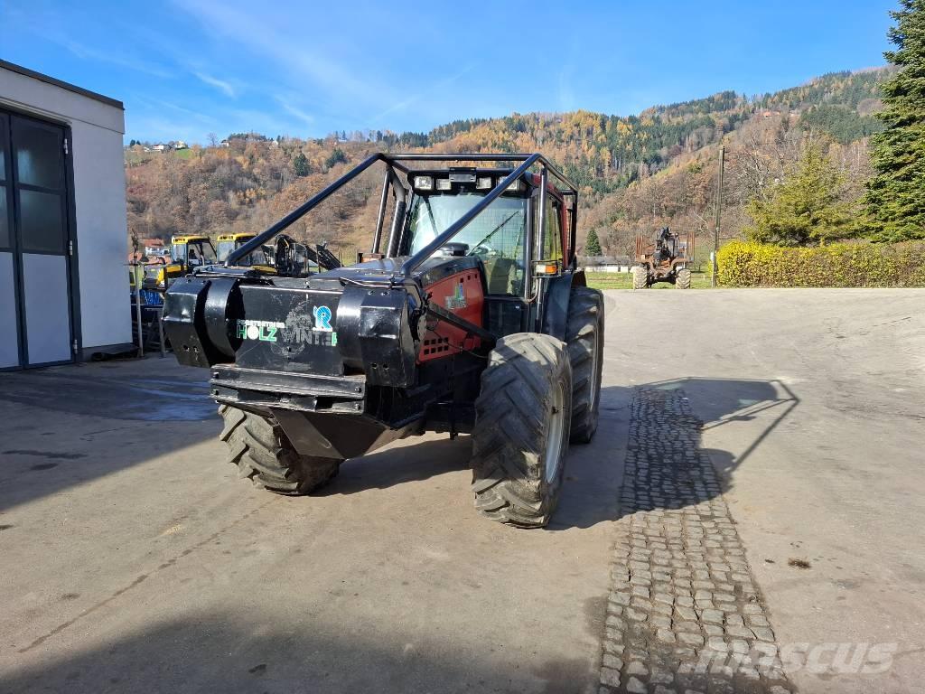 Valtra 8550 Lesné traktory