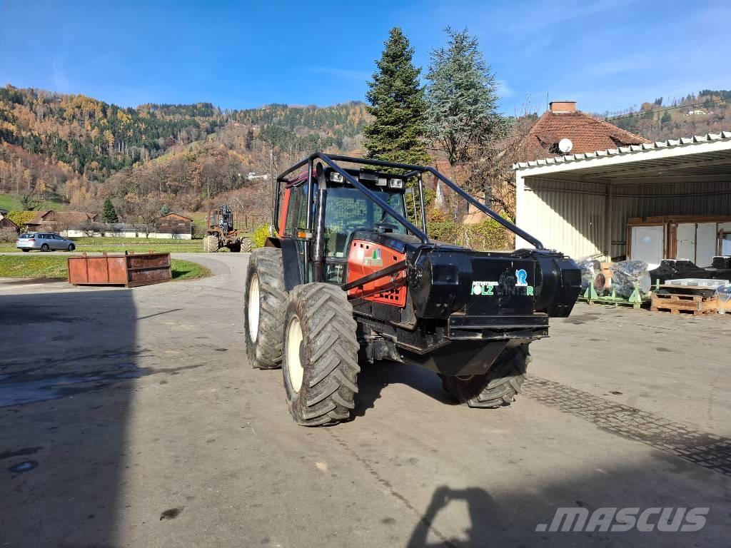 Valtra 8550 Lesné traktory