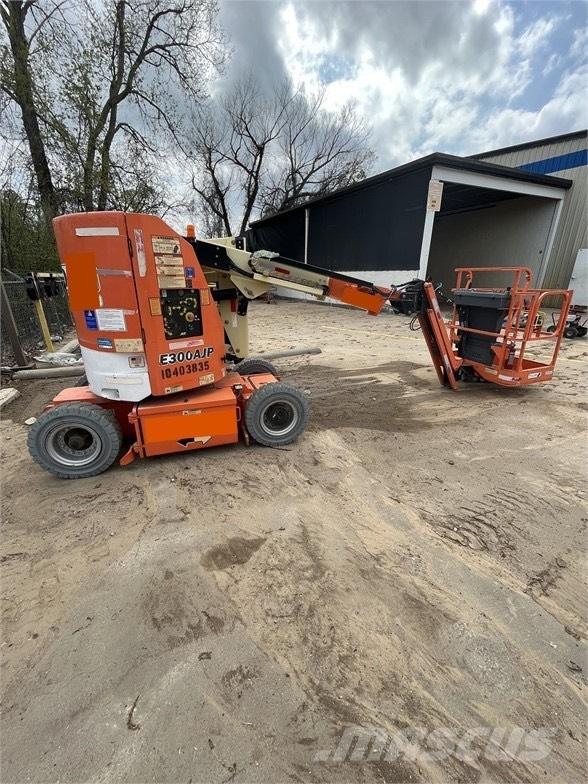 JLG E 300 AJP Nožnicové zdvíhacie plošiny