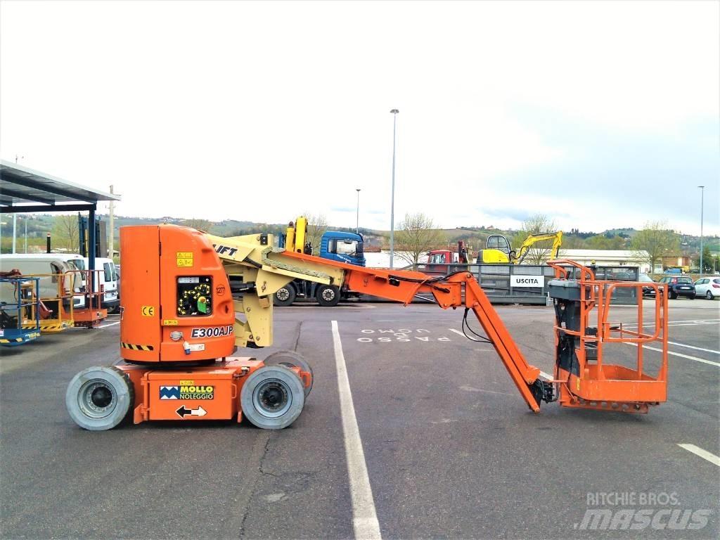 JLG E 300 AJP Kĺbové plošiny