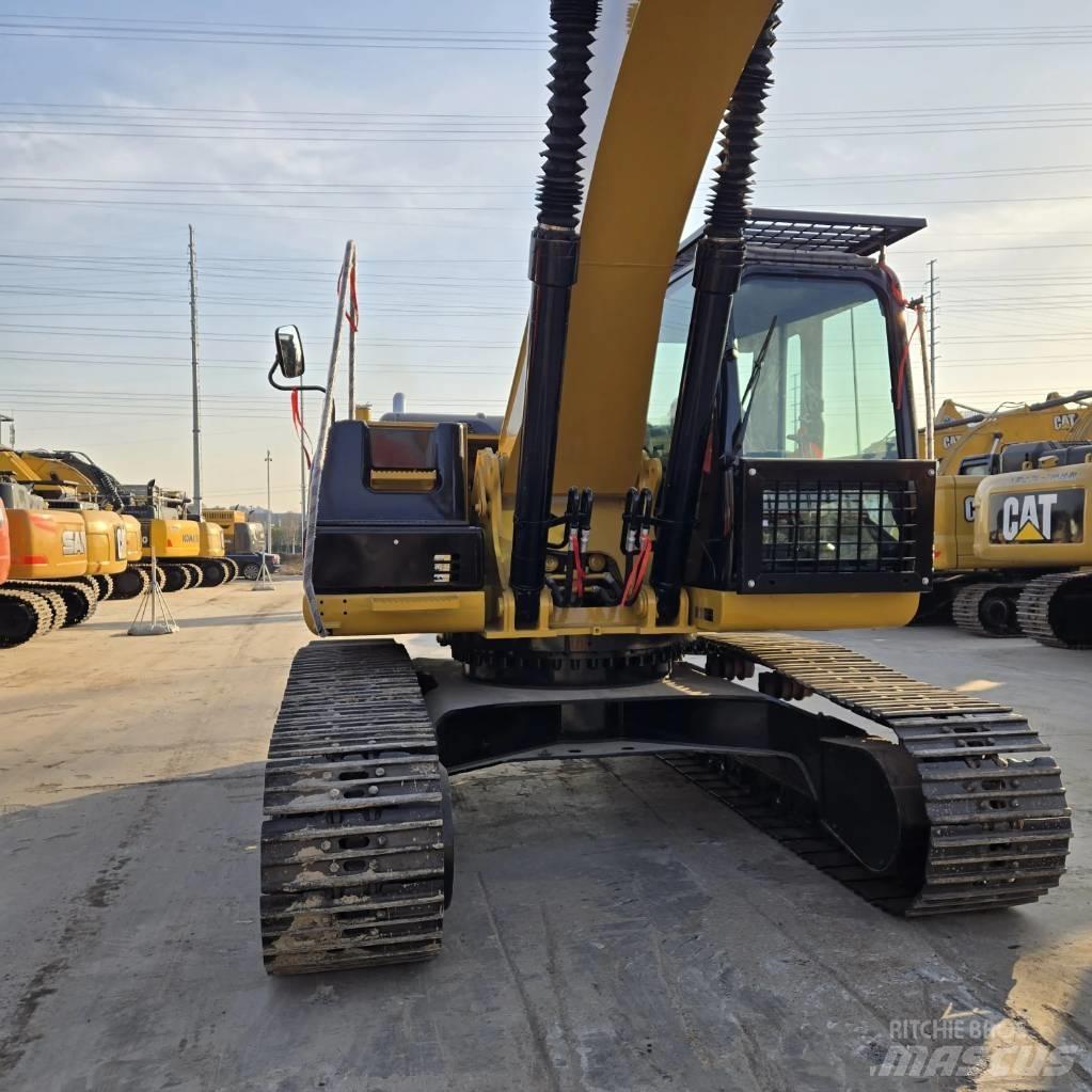 CAT 330 D2 Midi rýpadlá 7 t - 12 t