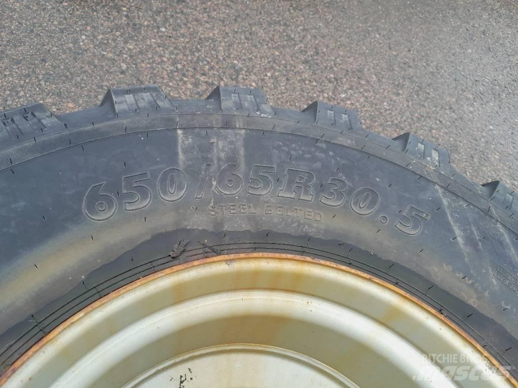 BKT 650/60R30,5 Hjul Pneumatiky, kolesá a ráfiky