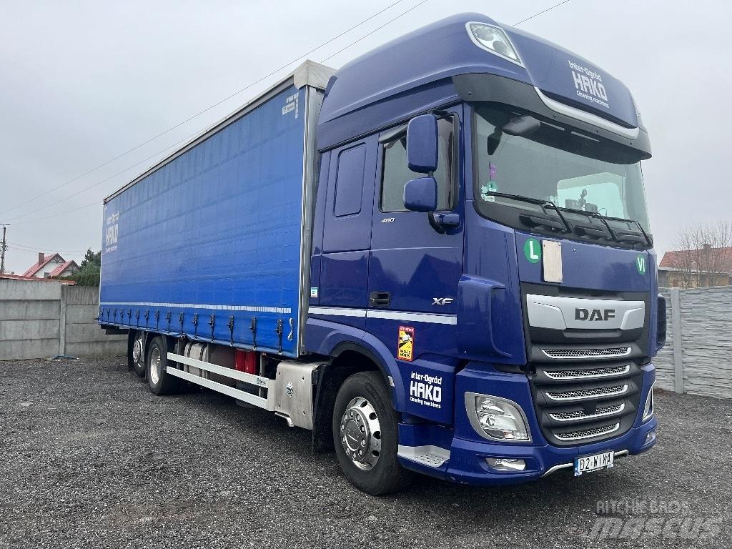 DAF Xf 106 FAR Nákladné vozidlá s bočnou zhrnovacou plachtou