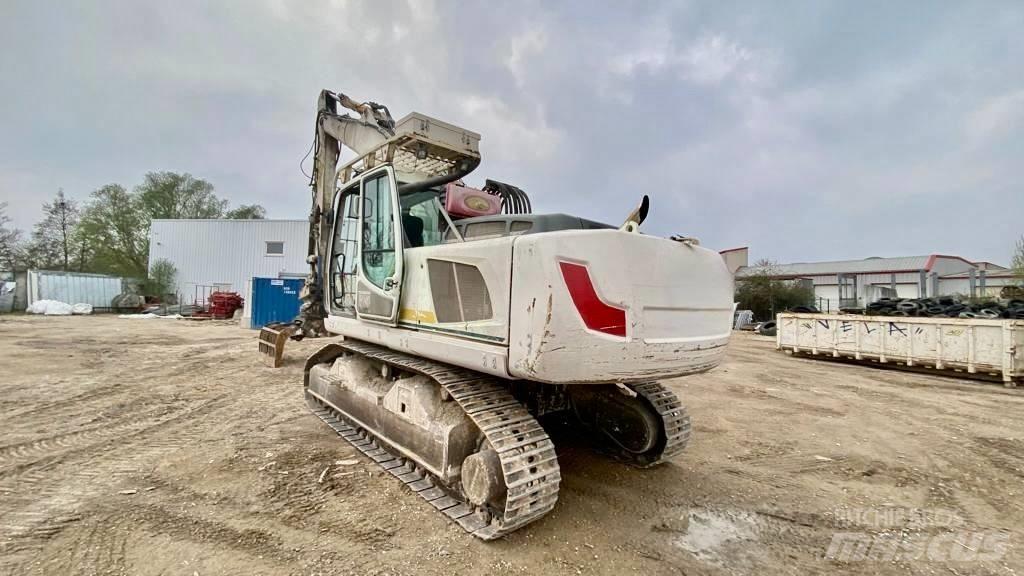 Liebherr R 924 Pásové rýpadlá