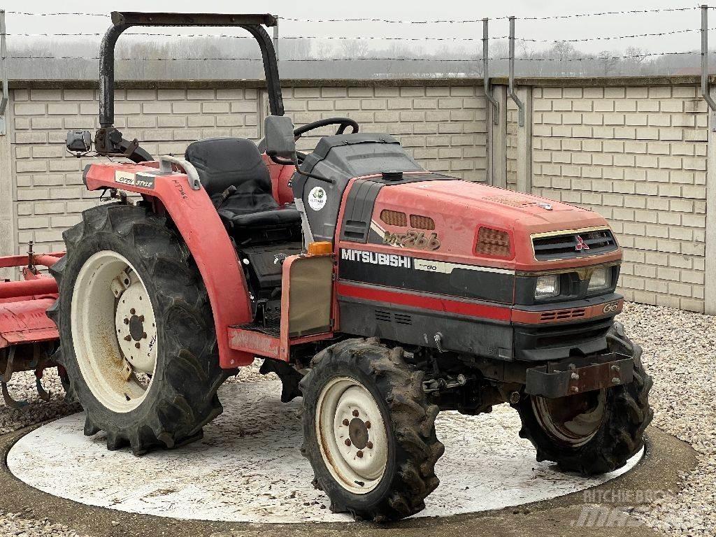 Mitsubishi MT266 Traktory