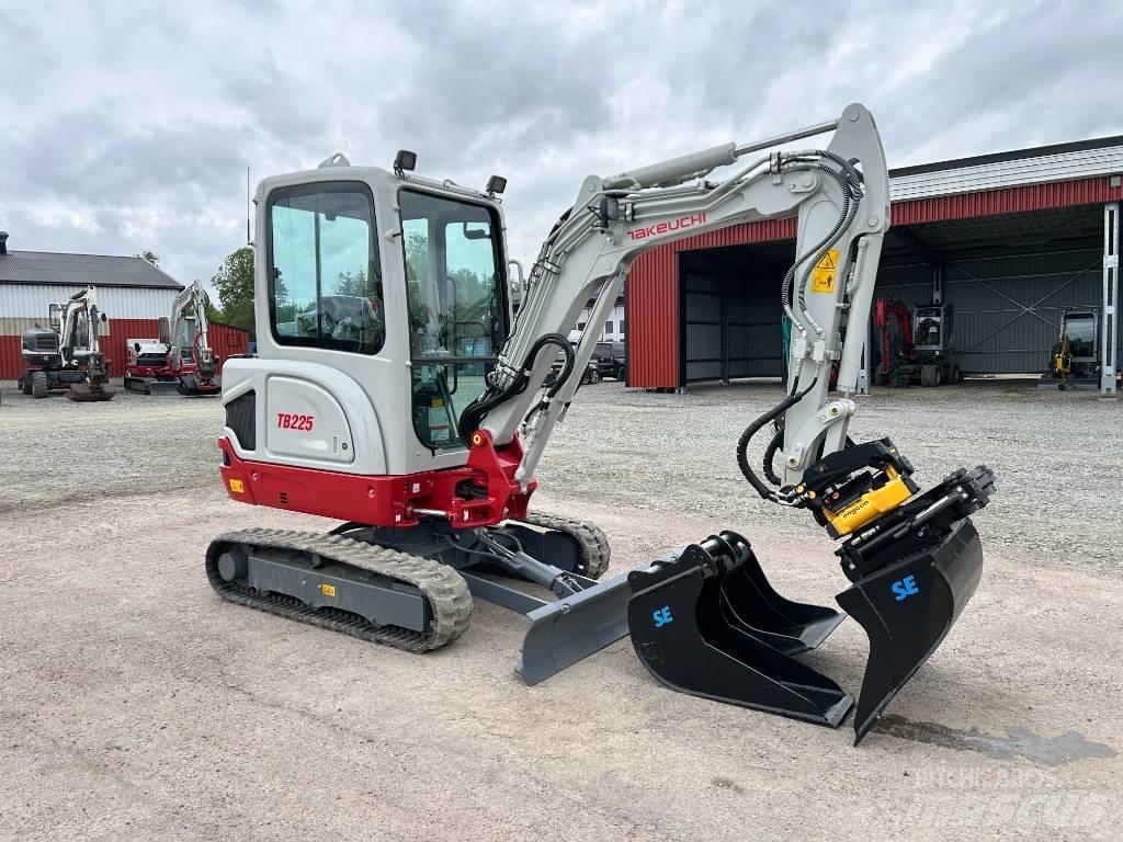 Takeuchi TB225 Mini rýpadlá < 7t
