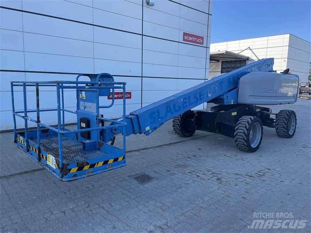 Genie S-60HC Kĺbové plošiny