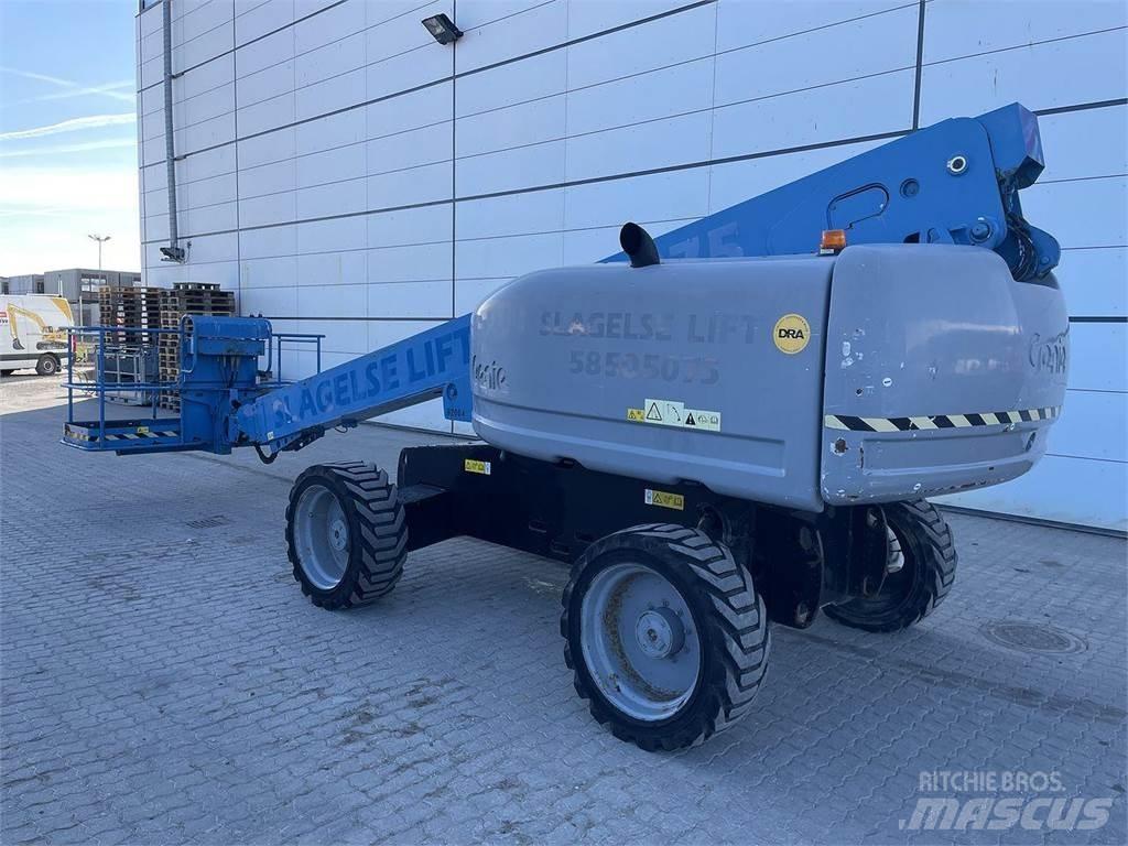 Genie S-60HC Kĺbové plošiny