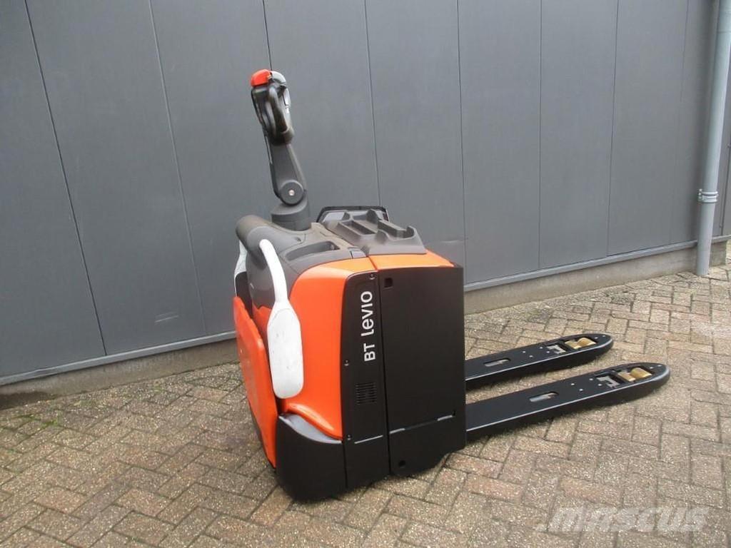 BT LPE 200 Nízkozdvižný vozík s plošinou