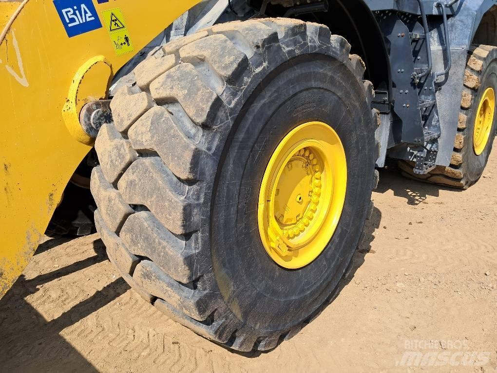 Komatsu WA500-8E0 Kolesové nakladače