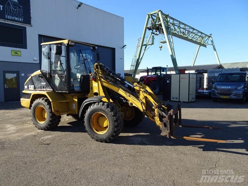 CAT 908 Kolesové nakladače