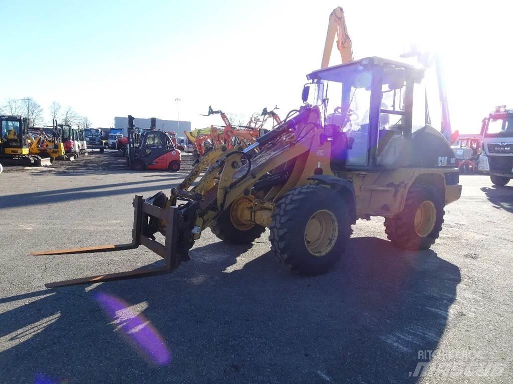 CAT 908 Kolesové nakladače