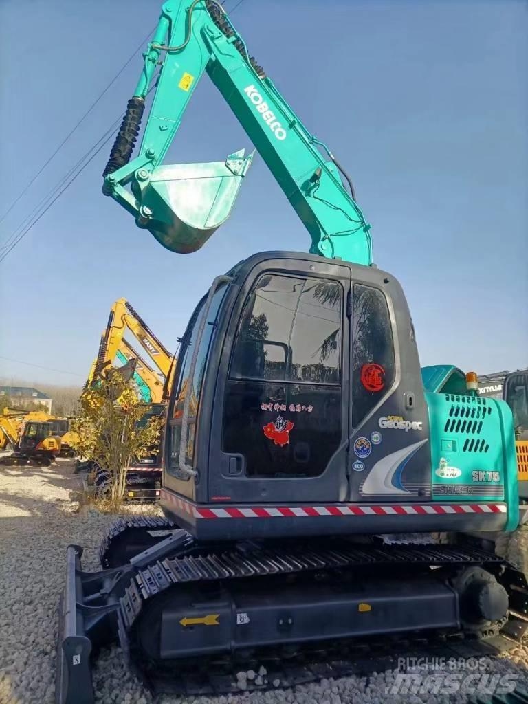Kobelco SK 75 Midi rýpadlá 7 t - 12 t