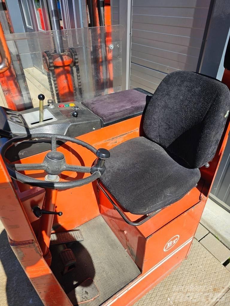 BT RSS 1350 Samohybné vozíky