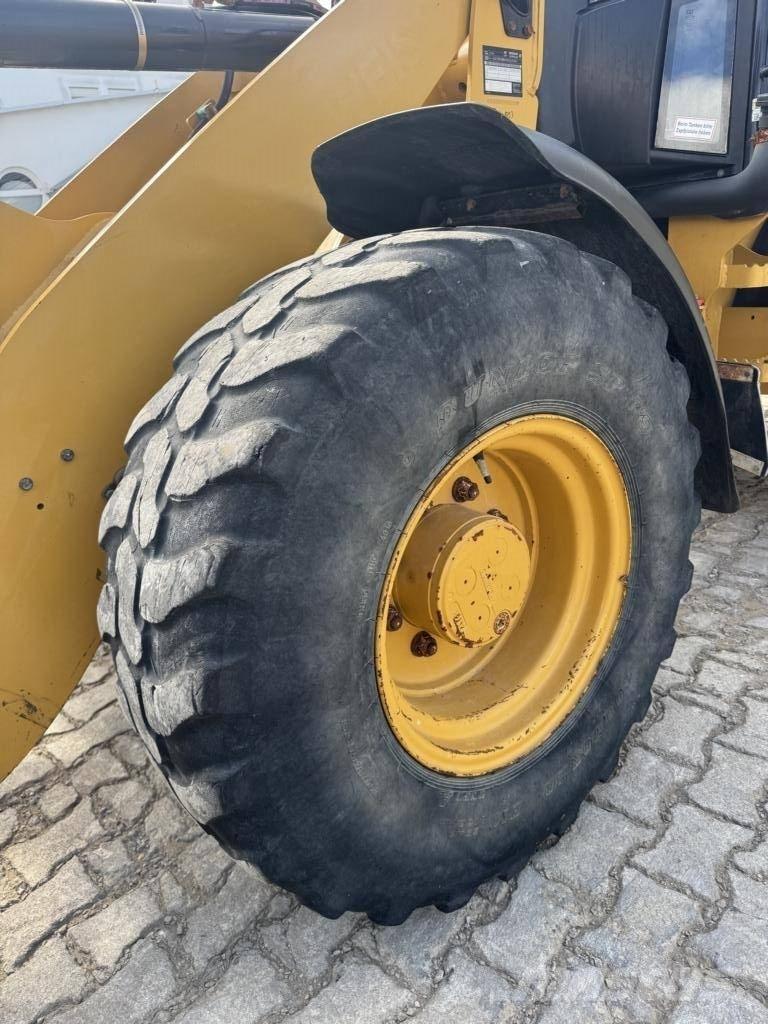 CAT 908M Kolesové nakladače