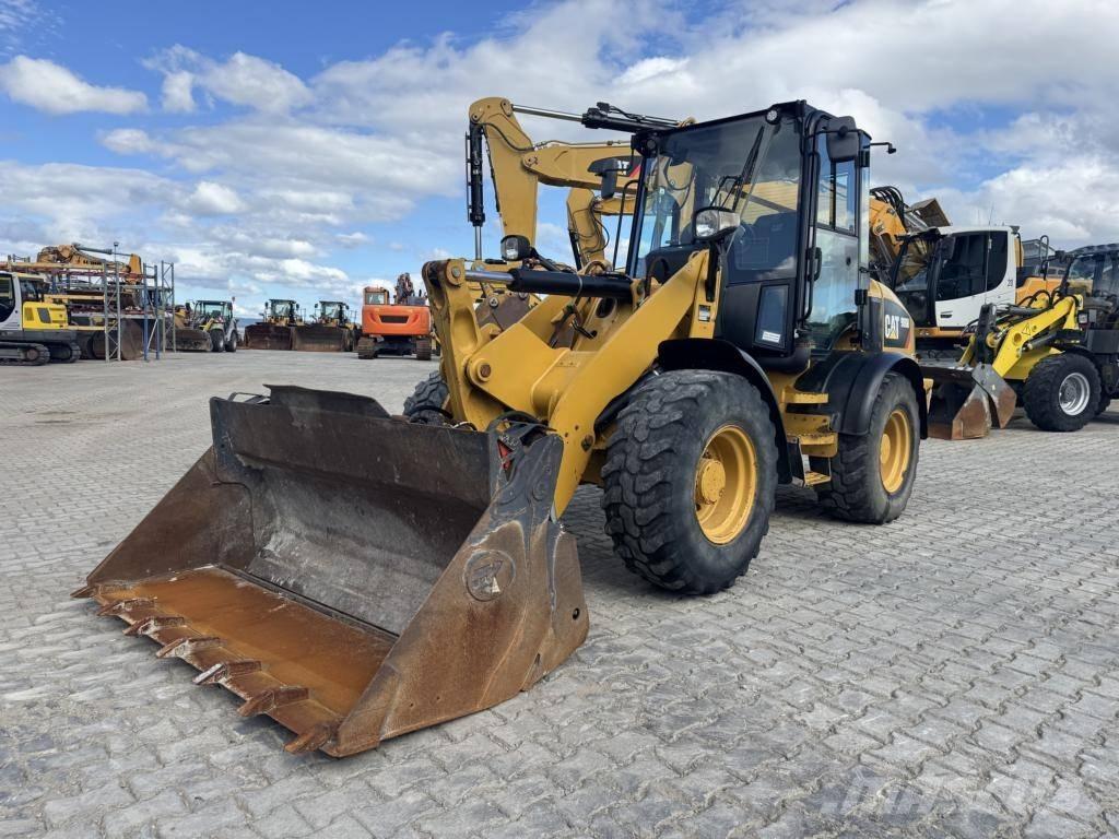 CAT 908M Kolesové nakladače