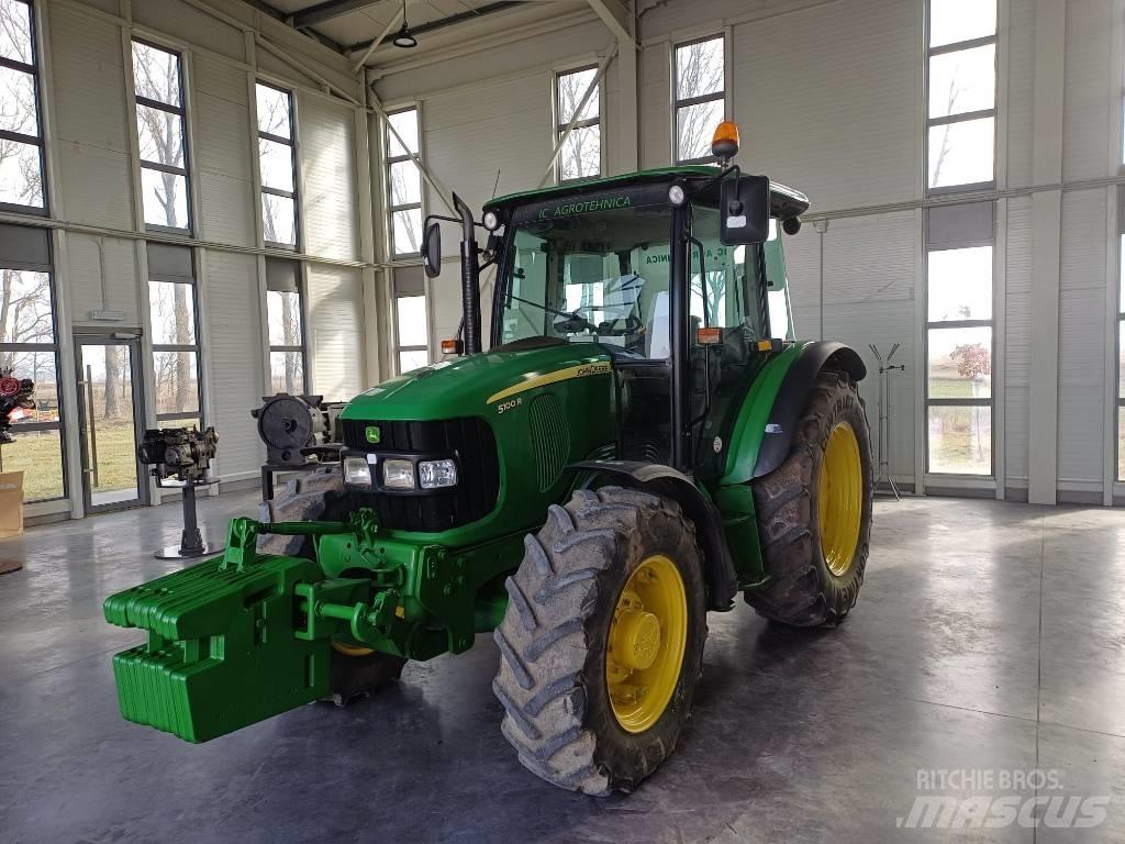 John Deere 5100 R Traktory