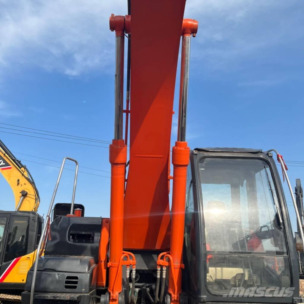 Hitachi ZX 240 Pásové rýpadlá