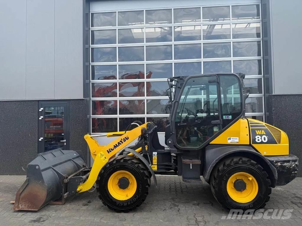 Komatsu WA80-6 Kolesové nakladače