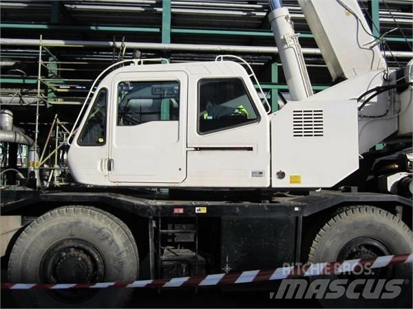 TADANO GR300EX Univerzálne terénne žeriavy