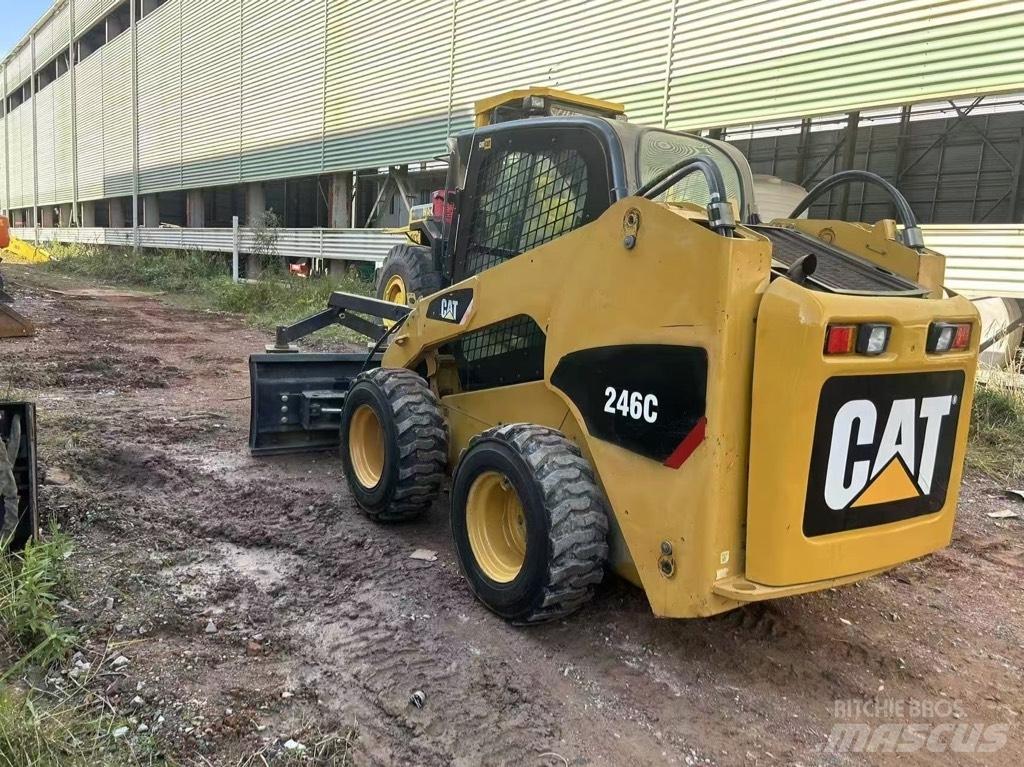 CAT 246 C Šmykom riadené nakladače