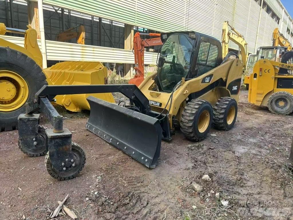 CAT 246 C Šmykom riadené nakladače